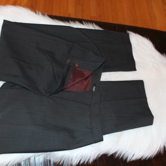 Tahari, 2 piece black pants suit and Blazer  zip jacket  size 2P - Picture 12 of 16